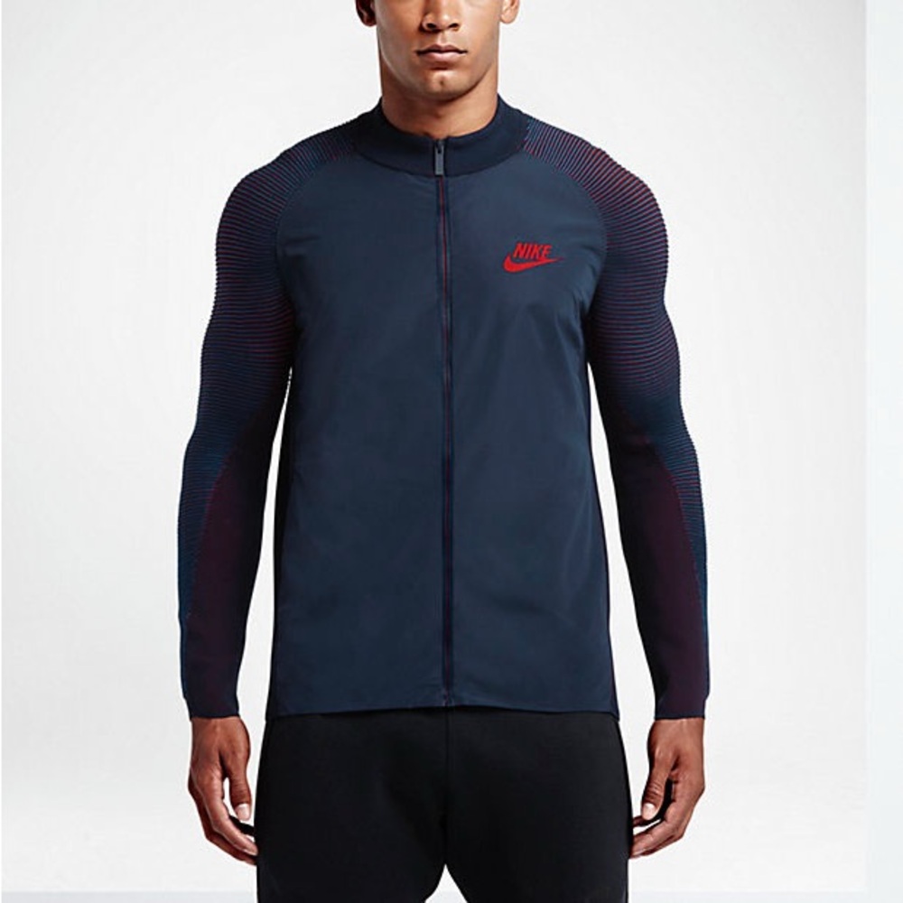Brand New Nike Dynamic Reveal Jacket in Navy and Red